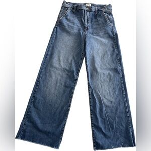 Sneak Peek Distressed Raw-Hem Jeans
Light/Medium Wash – Size 9/29